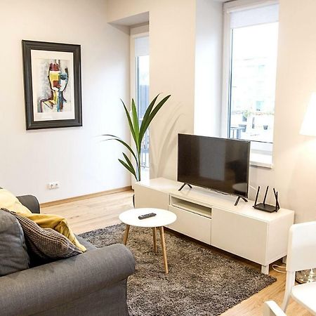 Modern 1Bd Apartment In Old Town By Hostlovers Kaunas Eksteriør billede